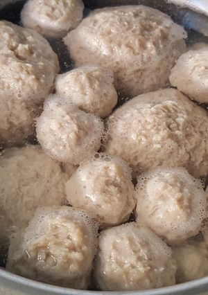 A picture of Meatballs (Bakso).