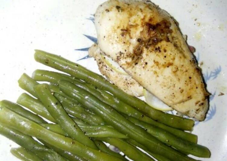 Spiced chicken breast with steam green beans