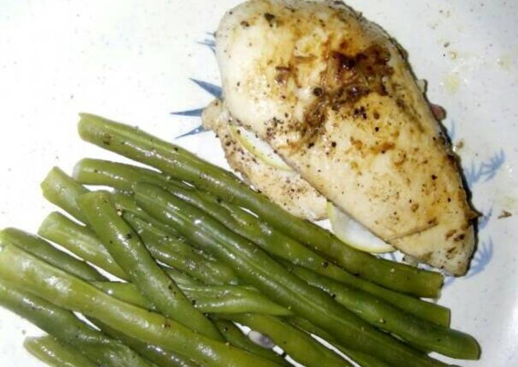 Easiest Way to Prepare Perfect Spiced chicken breast with steam green beans