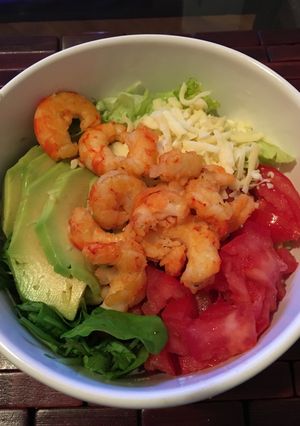 Una foto de Ensalada con langostinos