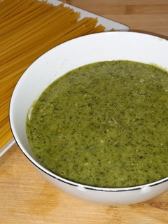 Una foto de Salsa al pesto o salsa de albahaca (Sin sal)