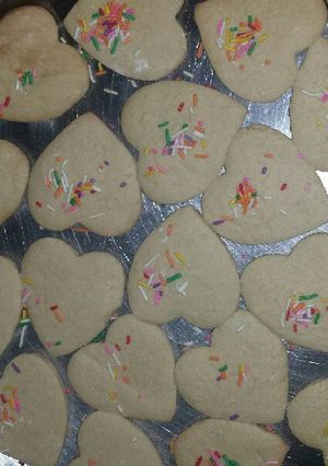 Una foto de Galletas de vainilla con forma de corazón :)