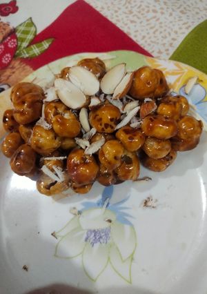 A picture of Crunchy caramel makhana candies🥰😘😋.