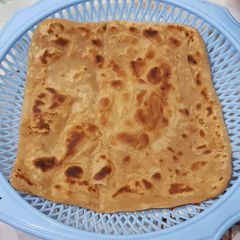 A picture of Khasta chakor paratha.