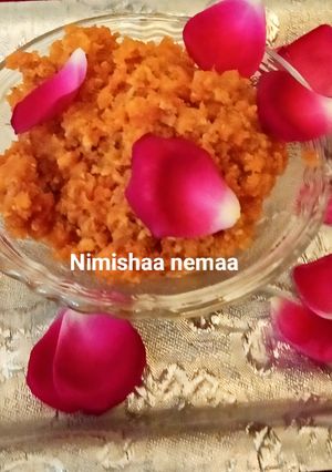 गाजर हलवा विथ रोज़ (gajar halwa with rose recipe in Hindi) रेसिपी मुख्य फोटो