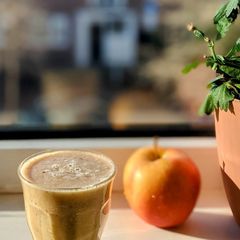 A picture of Vegan Apple Oats Smoothie.