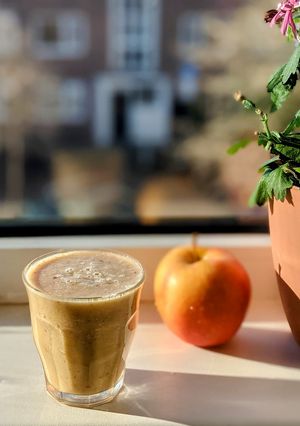 A picture of Vegan Apple Oats Smoothie.
