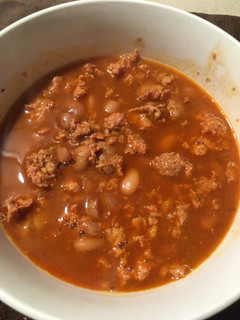 Una foto de Frijoles con carne molida en salsa
