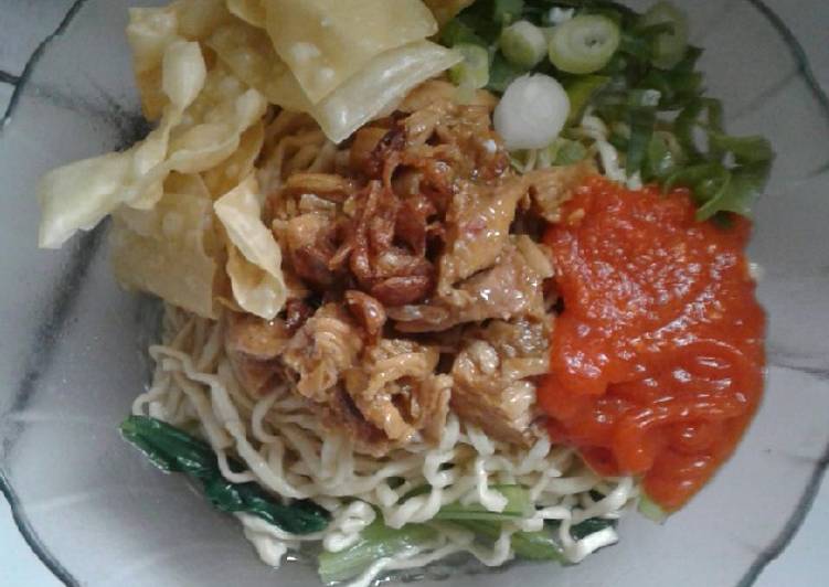 Bagaimana Menyiapkan Mie Ayam Mamer, Enak Banget