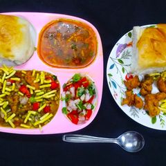 A picture of Misal Pav.