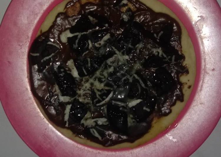 Pizza coklat oreo