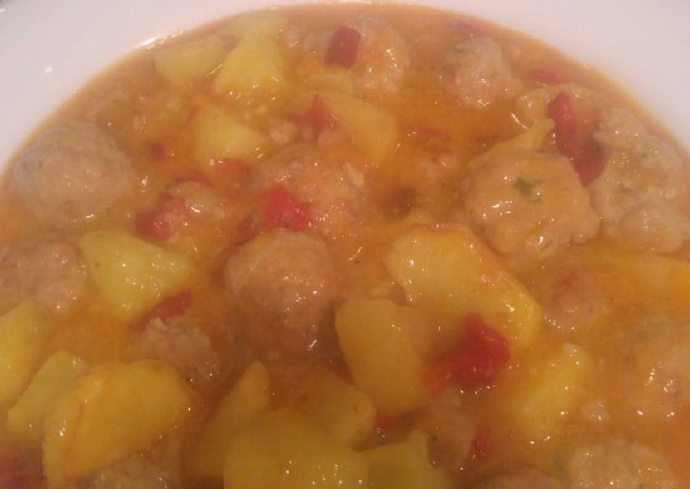 Albóndigas guisadas con patatas