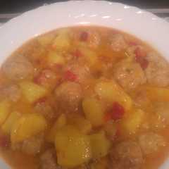 Una foto de Albóndigas guisadas con patatas
