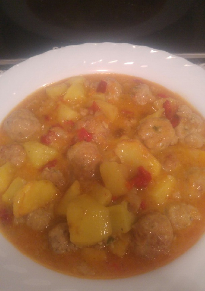 Una foto de Albóndigas guisadas con patatas