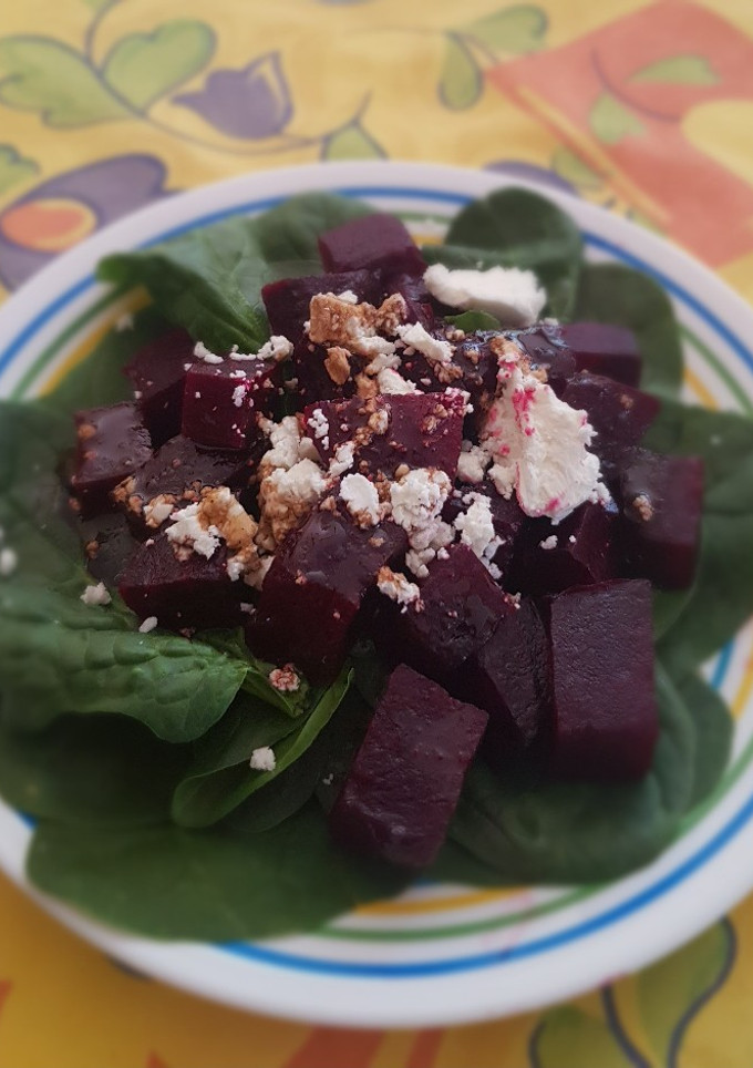 Una foto de Ensalada de betabel con queso de cabra