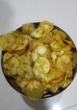 કાચા કેળા ની વેફર (Raw Banana Wafer Recipe In Gujarati) રેસીપી મુખ્ય ફોટો