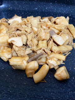 醬燒腐皮菇菇(滿漢電火鍋) 的食譜成品照片