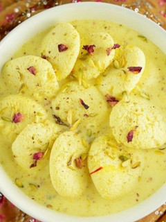 A picture of Basanti Rasmalai.
