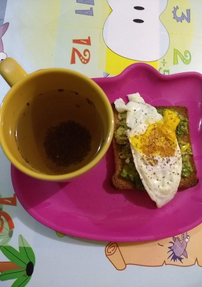Una foto de Para desayuno o cena, pan tostado integral y té de cominos