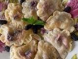 Вареники з шовковицею і сиром