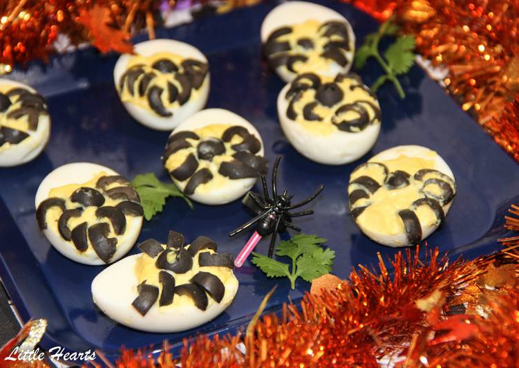 Steps to Make Quick Halloween Spooky Spider Deviled Eggs