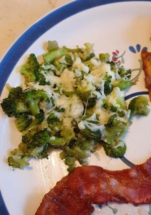 Una foto de Brócoli en mantequilla gratinado keto