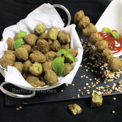 A picture of Mixed Dal Palak Pakora.