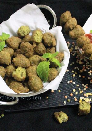 A picture of Mixed Dal Palak Pakora.