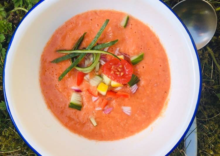 Recipe of Any-night-of-the-week Happy Tomato Gazpacho Soup 🍅 🌱