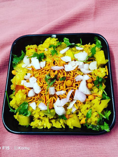 ઇન્દોરી પોહા (Indori Poha Recipe In Gujarati) રેસીપી મુખ્ય ફોટો