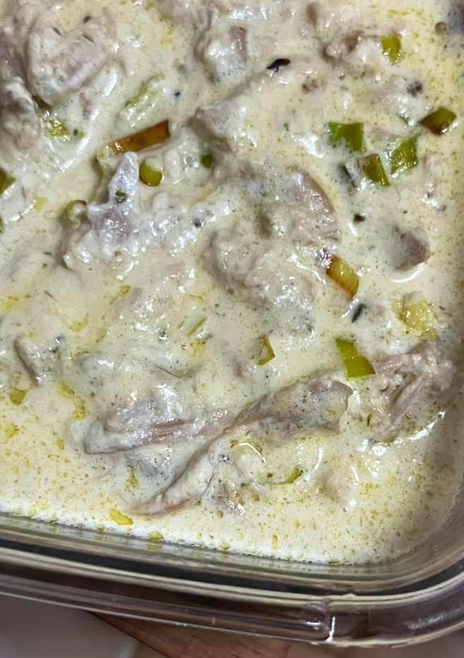 Una foto de Salsa de pollo asado y puerros para pasta