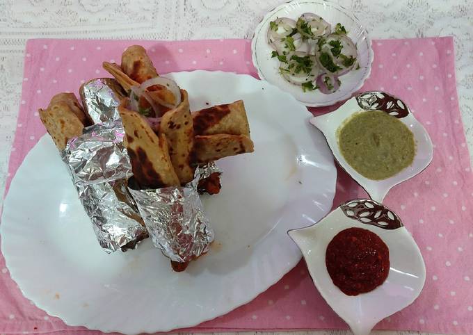 Chicken egg paratha chatpaty spicy rolls vary tasty mouth water