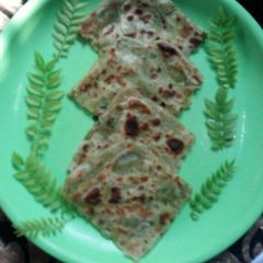 A picture of Curry leaves ka parantha.