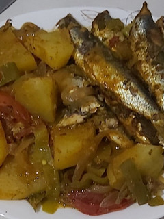 صورة لوصفة سمك سردين في الفرن بالخضر