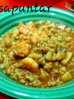 Una foto de Arroz caldoso de langostinos al ajillo con sepia 🦐🦑🍃🥳 ¡Feliz