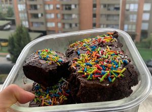 Una foto de Brownies con corteza crujiente