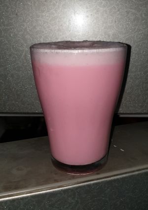 রুহ আফজা মিল্কশেক (rooh afza milkshake recipe in Bengali) রেসিপির প্রধান ছবি