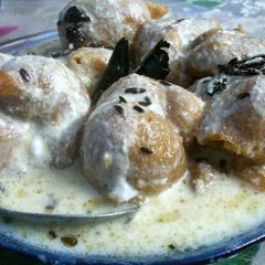 A picture of Dahi Bade / wade.