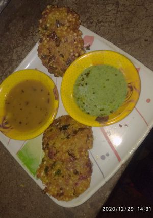 साबूदाना बड़ा (sabudana vada recipe in Hindi) रेसिपी मुख्य फोटो