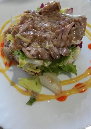 Una foto de Ensalada de codorniz en escabeche