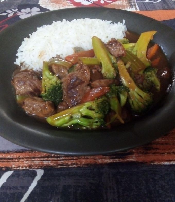 Una foto de Carne salteada con Verduras