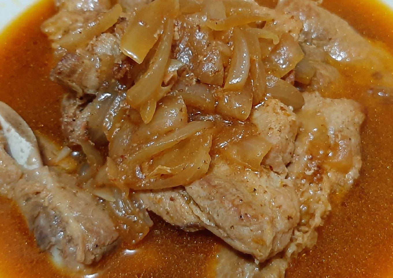 Adobo de cerdo con yucas y camote sancochados