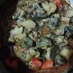 A picture of Aloo baingan bhaji.