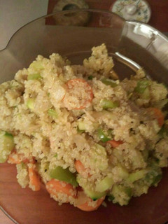 Una foto de Quinoa con verduras
