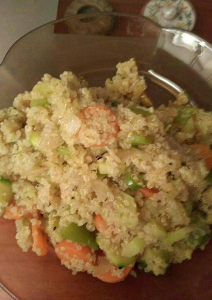 Una foto de Quinoa con verduras