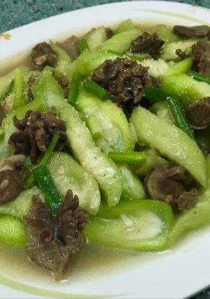 Hình của món Mướp xào lòng gà.