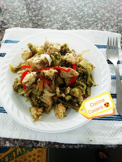 Una foto de Pollo con Brócoli al vino blanco