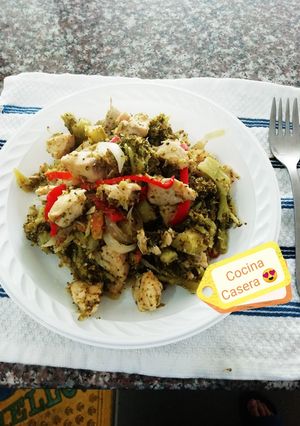 Una foto de Pollo con Brócoli al vino blanco