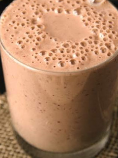 ஓட்ஸ் பாதாம் மில்க் ஷேக் (Oats badham milk shake Recipe in Tamil) செய்முறை முக்கிய புகைப்படம்