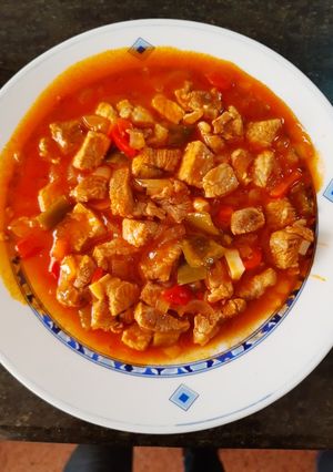 Una foto de Magro con tomate